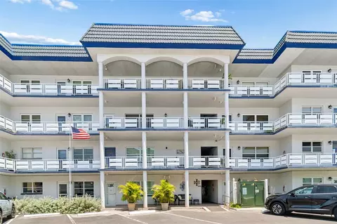 5955 30th Ave S #105, Gulfport, FL 33707