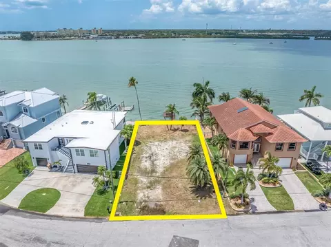 852 Bay Point Dr, Madeira Beach, FL 33708