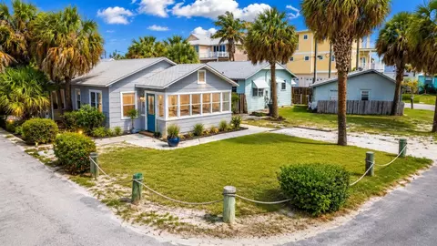 130 90th Ave, Treasure Island, FL 33706