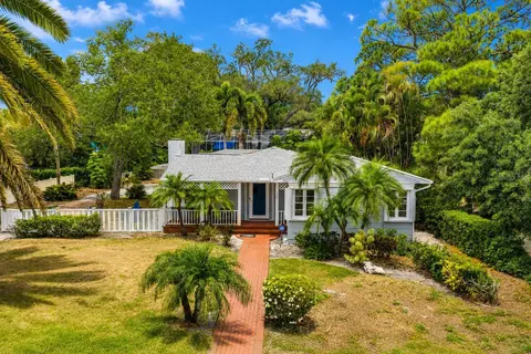 220 Lyndhurst St, Dunedin, FL 34698