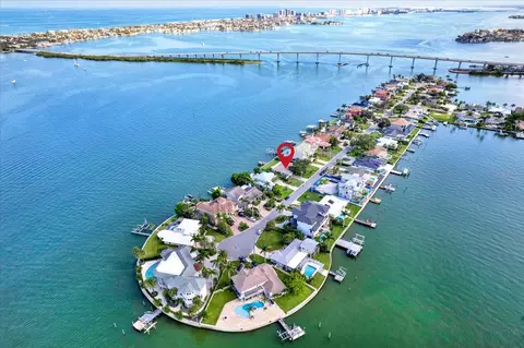218 Driftwood Ln, Largo, FL 33770