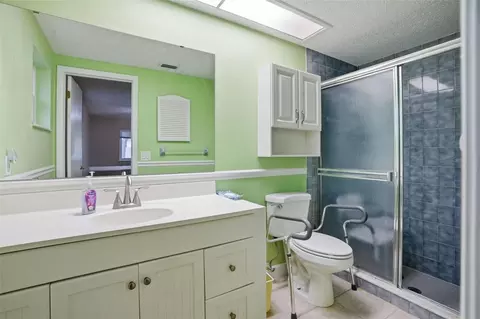 Bath - 136 Waterfall Dr, Spring Hill, FL 34608 photo 1 of 3