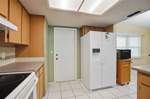 Kitchen - 136 Waterfall Dr, Spring Hill, FL 34608 photo 4 of 7