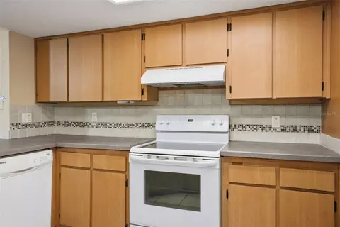 Kitchen - 136 Waterfall Dr, Spring Hill, FL 34608 photo 5 of 7