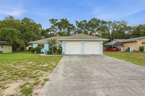 Exterior - 136 Waterfall Dr, Spring Hill, FL 34608 photo 2 of 9
