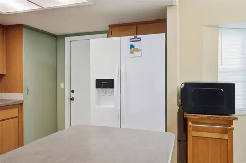 Kitchen - 136 Waterfall Dr, Spring Hill, FL 34608 photo 6 of 7