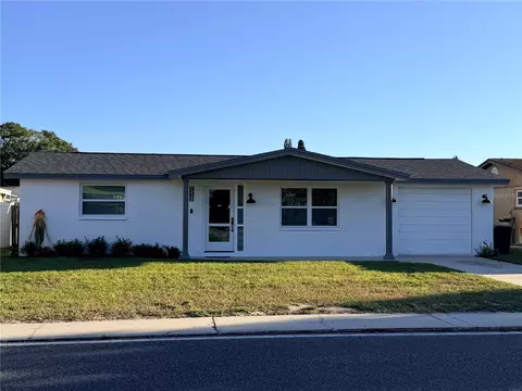 7220 Fox Hollow Dr, Port Richey, FL 34668