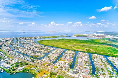 View/Area - 6951 Crestpoint Dr, Apollo Beach, FL 33572 photo 6 of 7