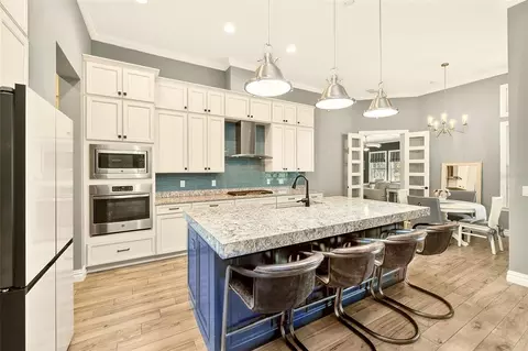 Kitchen - 6951 Crestpoint Dr, Apollo Beach, FL 33572 photo 3 of 8