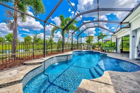 Exterior - 6951 Crestpoint Dr, Apollo Beach, FL 33572 photo 2 of 16