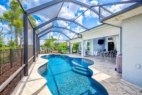 Exterior - 6951 Crestpoint Dr, Apollo Beach, FL 33572 photo 10 of 16