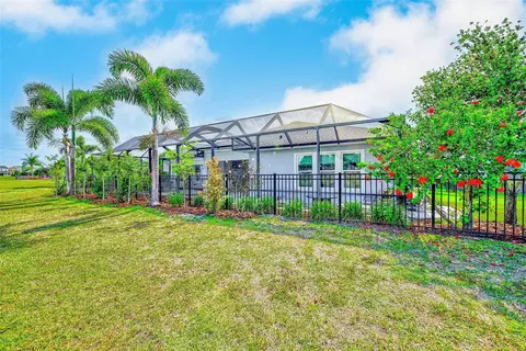 Exterior - 6951 Crestpoint Dr, Apollo Beach, FL 33572 photo 12 of 16