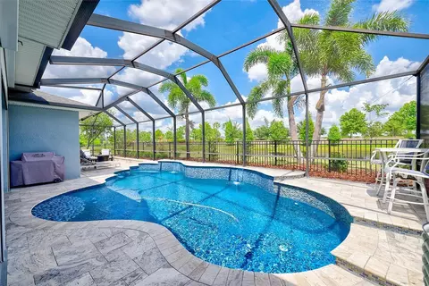 Exterior - 6951 Crestpoint Dr, Apollo Beach, FL 33572 photo 7 of 16