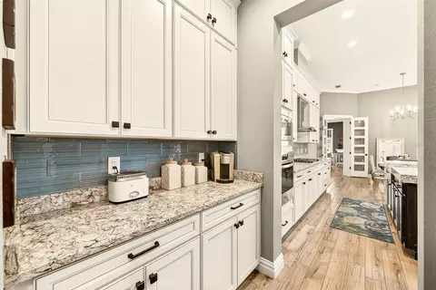 Kitchen - 6951 Crestpoint Dr, Apollo Beach, FL 33572 photo 8 of 8