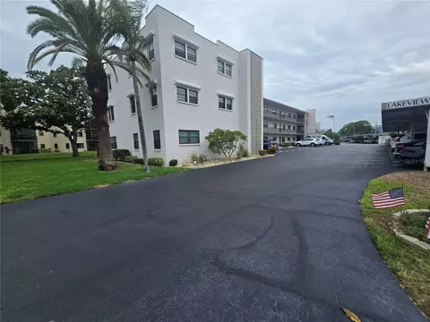 7941 58th Ave N #202, Saint Petersburg, FL 33709