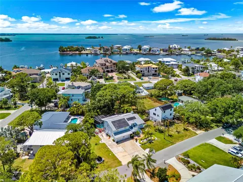201 Lagoon Dr, Palm Harbor, FL 34683
