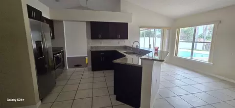 Kitchen - 131 Clowson Ct, Ocoee, FL 34761 photo 2 of 5