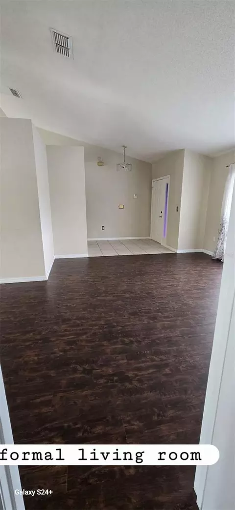 Living - 131 Clowson Ct, Ocoee, FL 34761 photo 2 of 12