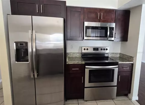 Kitchen - 131 Clowson Ct, Ocoee, FL 34761 photo 4 of 5