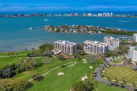 6 Belleview Blvd #105, Belleair, FL 33756