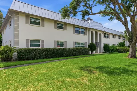 5800 Hollywood Blvd #214, Sarasota, FL 34231
