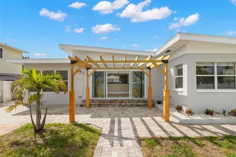 Exterior - 708 Sunset Cv, Madeira Beach, FL 33708 photo 11 of 16