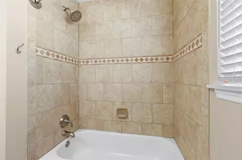 Bath - 708 Sunset Cv, Madeira Beach, FL 33708 photo 4 of 4