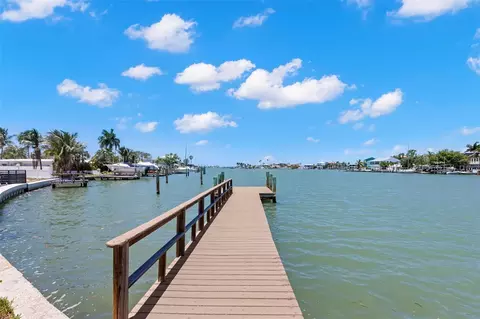 View/Area - 708 Sunset Cv, Madeira Beach, FL 33708 photo 3 of 17