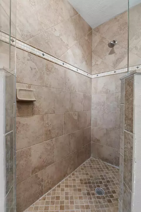 Bath - 708 Sunset Cv, Madeira Beach, FL 33708 photo 2 of 4