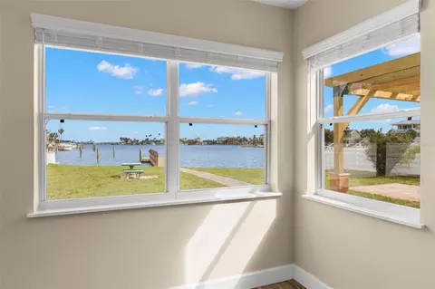 View/Area - 708 Sunset Cv, Madeira Beach, FL 33708 photo 5 of 17