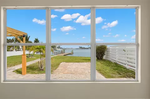 View/Area - 708 Sunset Cv, Madeira Beach, FL 33708 photo 4 of 17