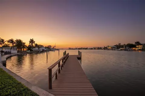 View/Area - 708 Sunset Cv, Madeira Beach, FL 33708 photo 6 of 17