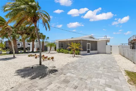 Exterior - 708 Sunset Cv, Madeira Beach, FL 33708 photo 3 of 16
