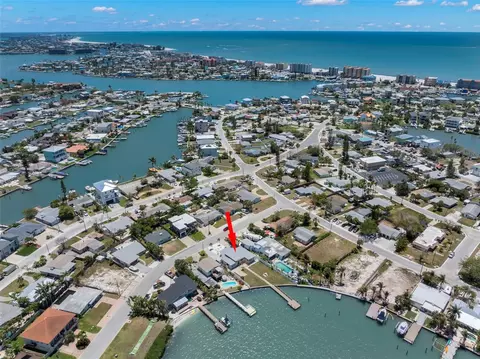 View/Area - 708 Sunset Cv, Madeira Beach, FL 33708 photo 14 of 17