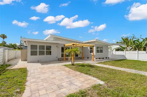 Exterior - 708 Sunset Cv, Madeira Beach, FL 33708 photo 13 of 16