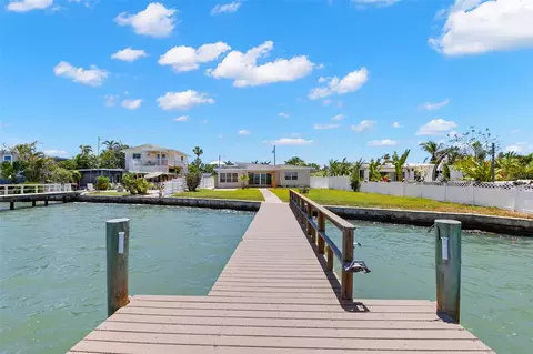 Exterior - 708 Sunset Cv, Madeira Beach, FL 33708 photo 15 of 16