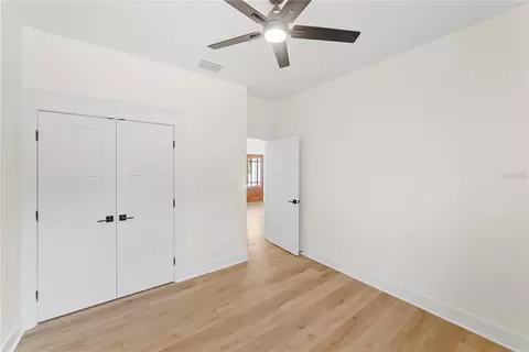 Bedroom - 35425 Nutmeg Dr, Webster, FL 33597 photo 8 of 9