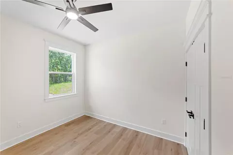 Bedroom - 35425 Nutmeg Dr, Webster, FL 33597 photo 9 of 9