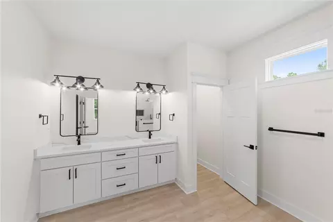 Bath - 35425 Nutmeg Dr, Webster, FL 33597 photo 1 of 7