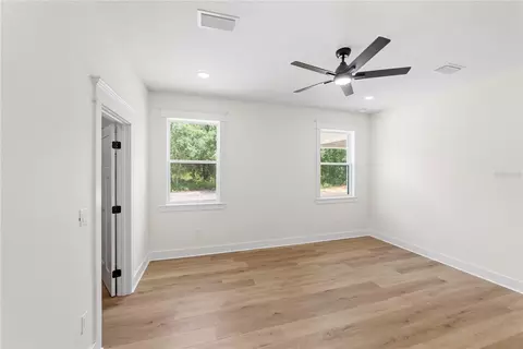 Bedroom - 35425 Nutmeg Dr, Webster, FL 33597 photo 3 of 9