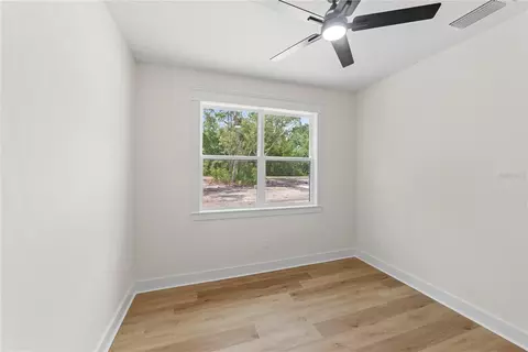 Bedroom - 35425 Nutmeg Dr, Webster, FL 33597 photo 6 of 9