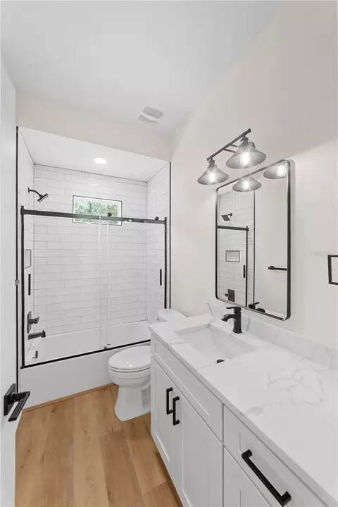 Bath - 35425 Nutmeg Dr, Webster, FL 33597 photo 5 of 7
