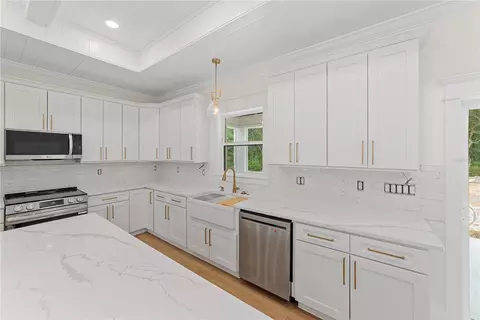 Kitchen - 35425 Nutmeg Dr, Webster, FL 33597 photo 3 of 4