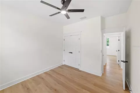 Bedroom - 35425 Nutmeg Dr, Webster, FL 33597 photo 7 of 9