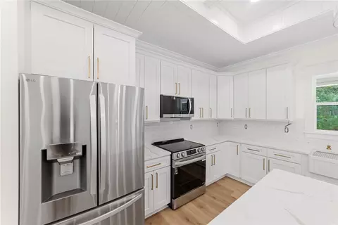 Kitchen - 35425 Nutmeg Dr, Webster, FL 33597 photo 4 of 4