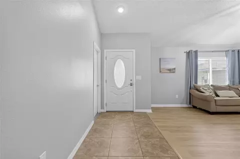 Entry Way - 2078 Shadow Pine Dr, Brandon, FL 33511 photo 1 of 6