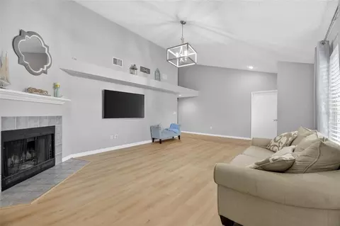 Living - 2078 Shadow Pine Dr, Brandon, FL 33511 photo 3 of 5