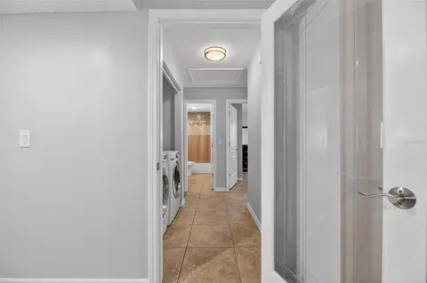 Entry Way - 2078 Shadow Pine Dr, Brandon, FL 33511 photo 5 of 6