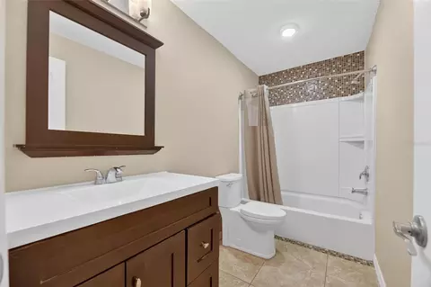 Bath - 2078 Shadow Pine Dr, Brandon, FL 33511 photo 4 of 6