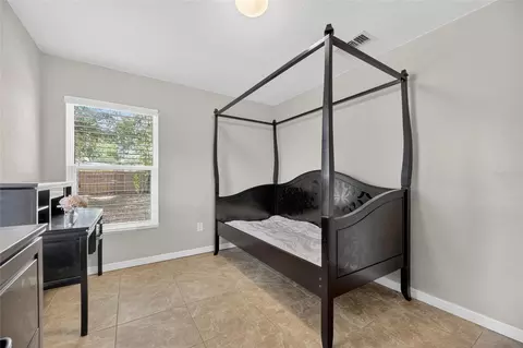 Bedroom - 2078 Shadow Pine Dr, Brandon, FL 33511 photo 7 of 11